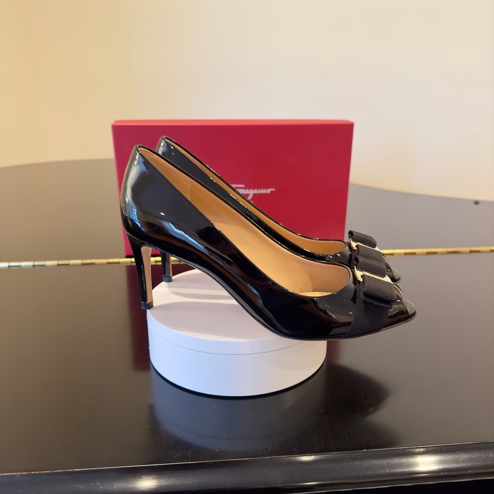 Salvatore Ferragamo NWT Luxury Party Classic RARE Authentic Black Patent Pumps - Picture 7 of 17